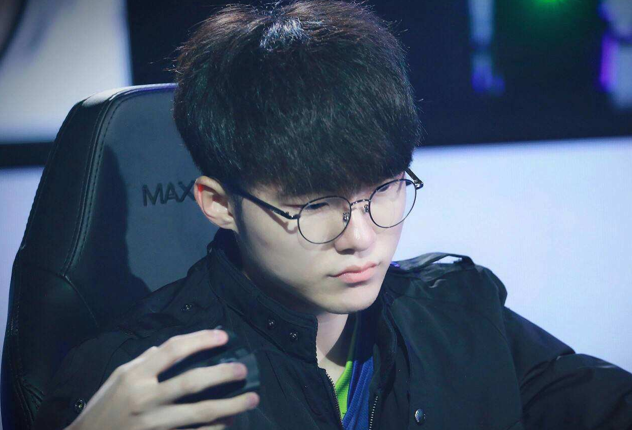 角边缘的策 角边缘的策